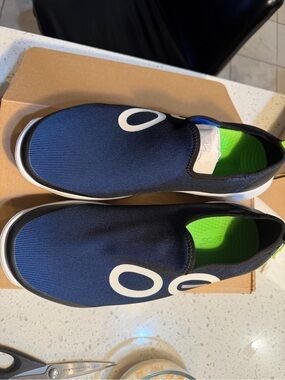 OOFOS Mens Slip-On Sneakers in Navy with Lime Green Insole